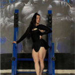 CrossFit en Duitama en área funcional del gym con kettlebells y box jumps