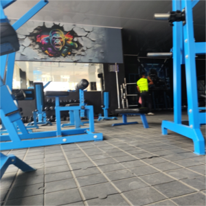 Gimnasio en Duitama con máquinas modernas y áreas de entrenamiento PRIMATE GYM